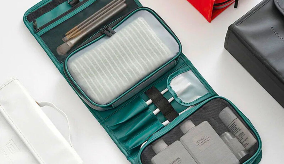 Que mettre dans une trousse de toilette femme